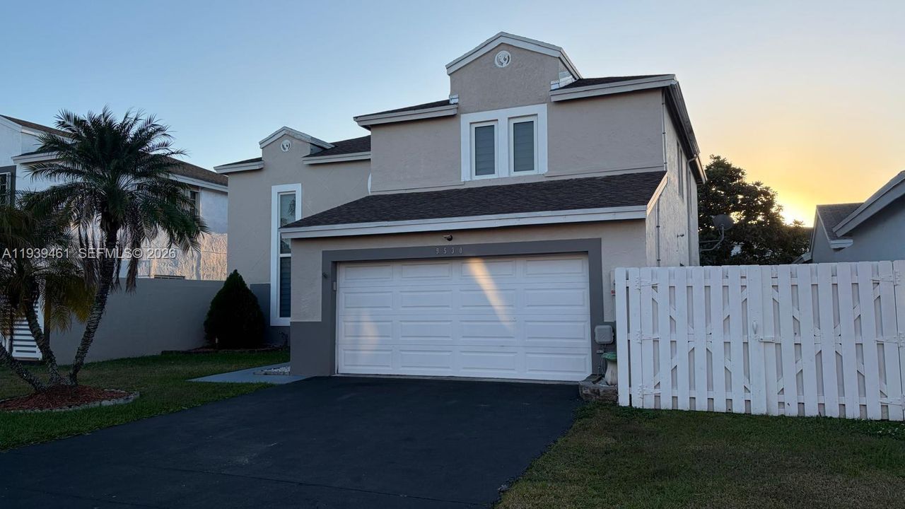 待售: $823,000 (4 贝兹, 2 浴室, 2214 平方英尺)