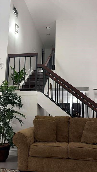 待售: $823,000 (4 贝兹, 2 浴室, 2214 平方英尺)