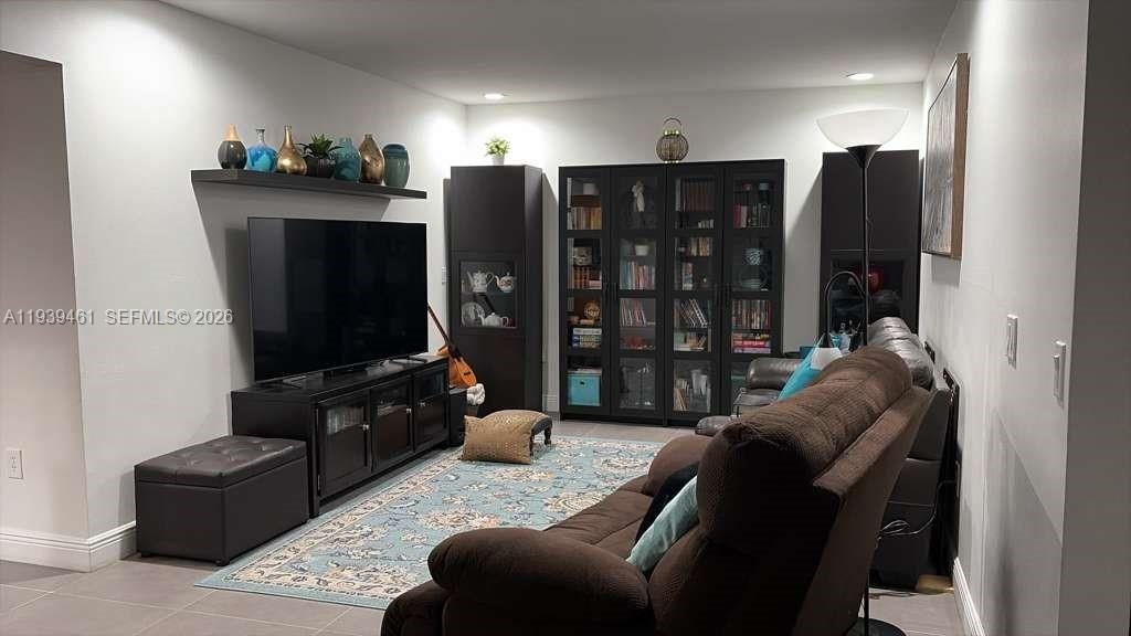 待售: $823,000 (4 贝兹, 2 浴室, 2214 平方英尺)