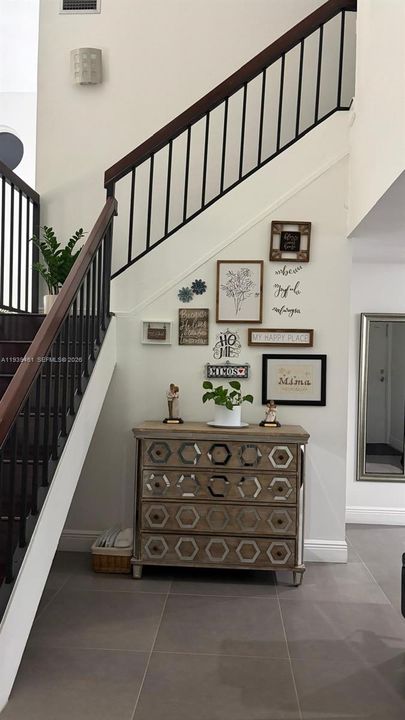 待售: $823,000 (4 贝兹, 2 浴室, 2214 平方英尺)