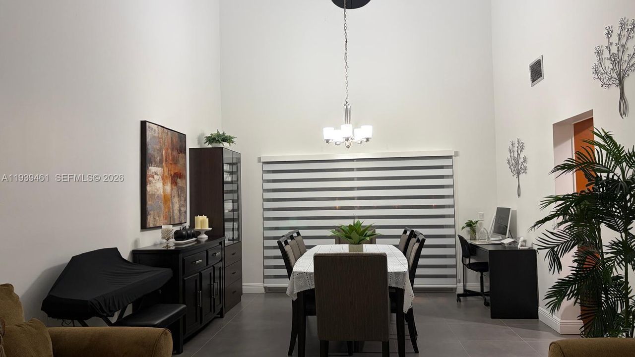 待售: $823,000 (4 贝兹, 2 浴室, 2214 平方英尺)