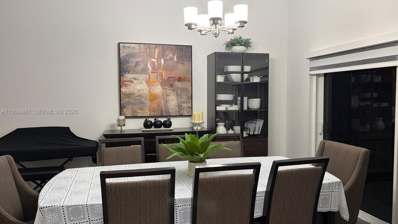 待售: $823,000 (4 贝兹, 2 浴室, 2214 平方英尺)