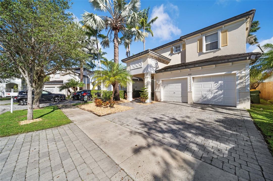 В аренду: $3,800 (5 спален, 2 ванн, 2693 Квадратных фут)