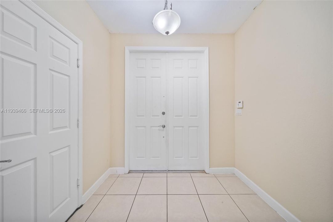 В аренду: $3,800 (5 спален, 2 ванн, 2693 Квадратных фут)