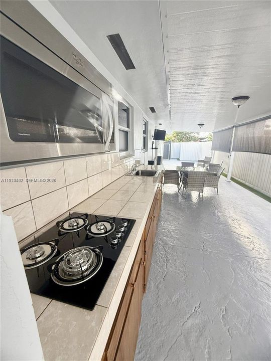 For Rent: $1,795 (1 beds, 1 baths, 1130 Square Feet)