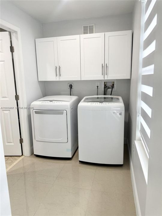 For Rent: $1,795 (1 beds, 1 baths, 1130 Square Feet)