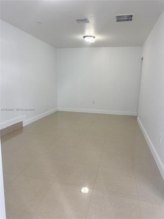For Rent: $1,795 (1 beds, 1 baths, 1130 Square Feet)