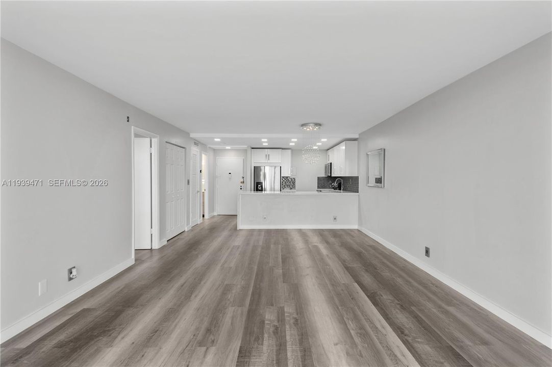 出租: $2,100 (1 贝兹, 1 浴室, 780 平方英尺)