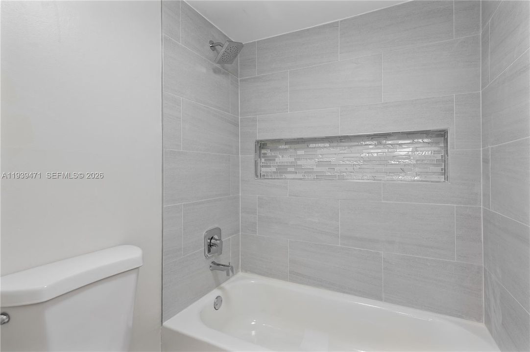 出租: $2,100 (1 贝兹, 1 浴室, 780 平方英尺)