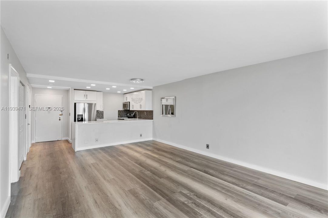 出租: $2,100 (1 贝兹, 1 浴室, 780 平方英尺)