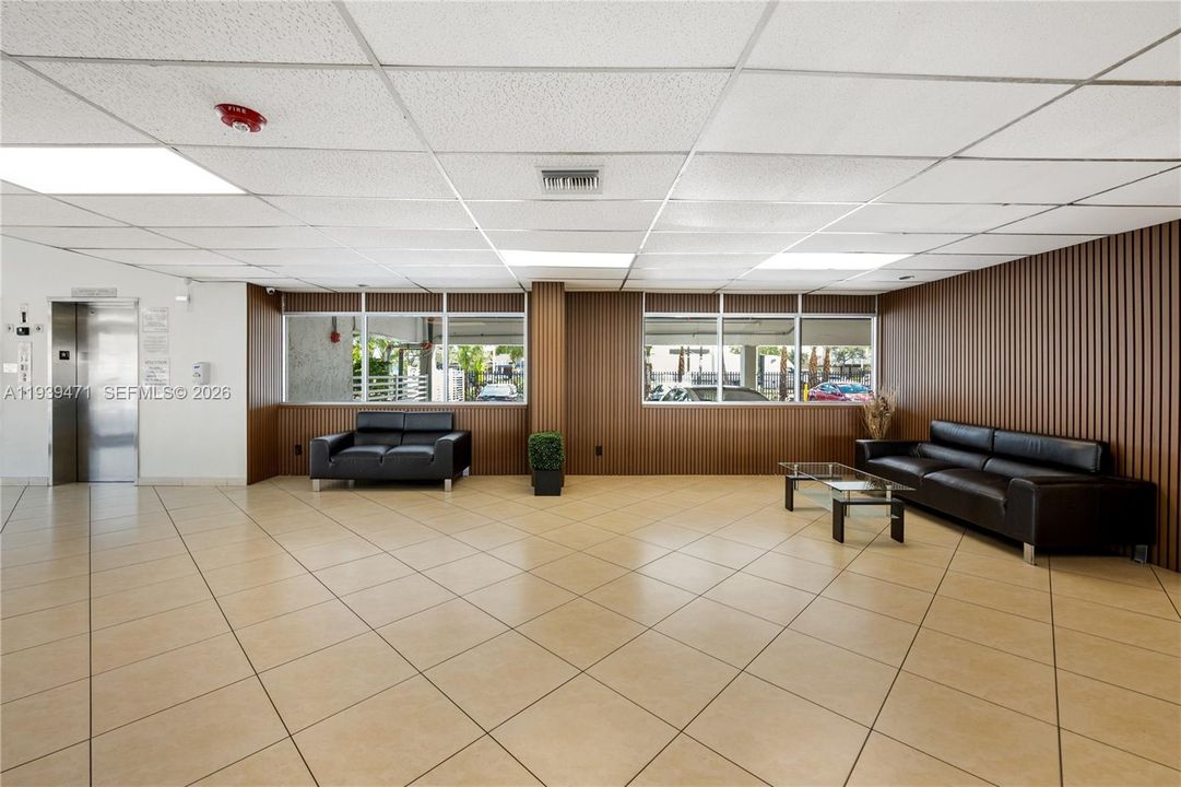 出租: $2,100 (1 贝兹, 1 浴室, 780 平方英尺)