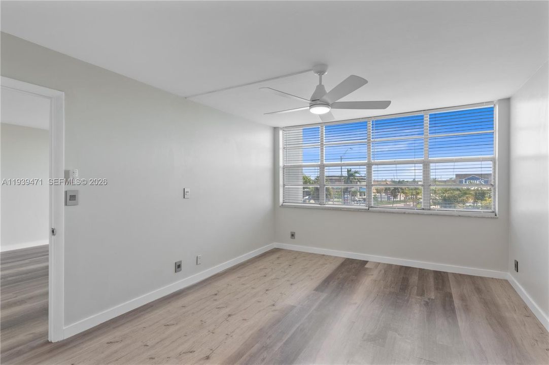 出租: $2,100 (1 贝兹, 1 浴室, 780 平方英尺)