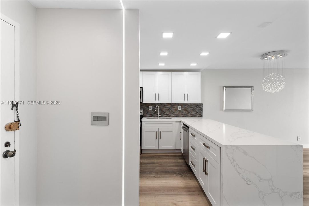 出租: $2,100 (1 贝兹, 1 浴室, 780 平方英尺)