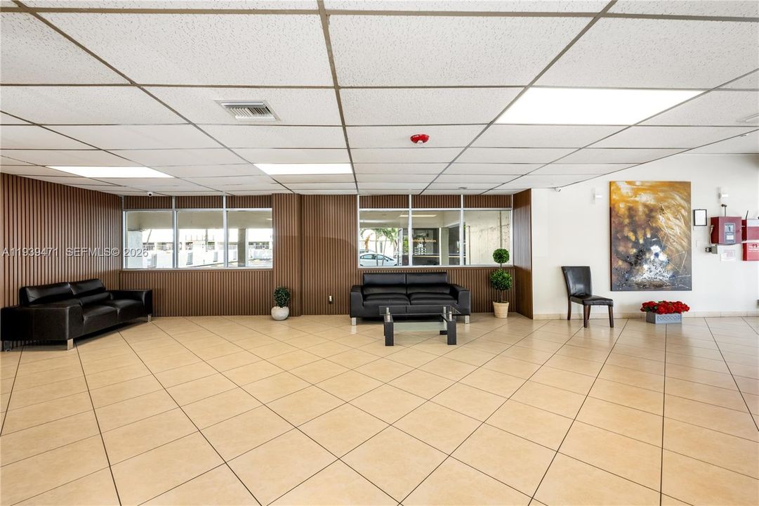 出租: $2,100 (1 贝兹, 1 浴室, 780 平方英尺)