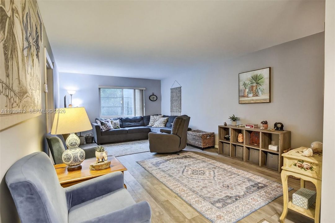 待售: $138,500 (1 贝兹, 1 浴室, 750 平方英尺)