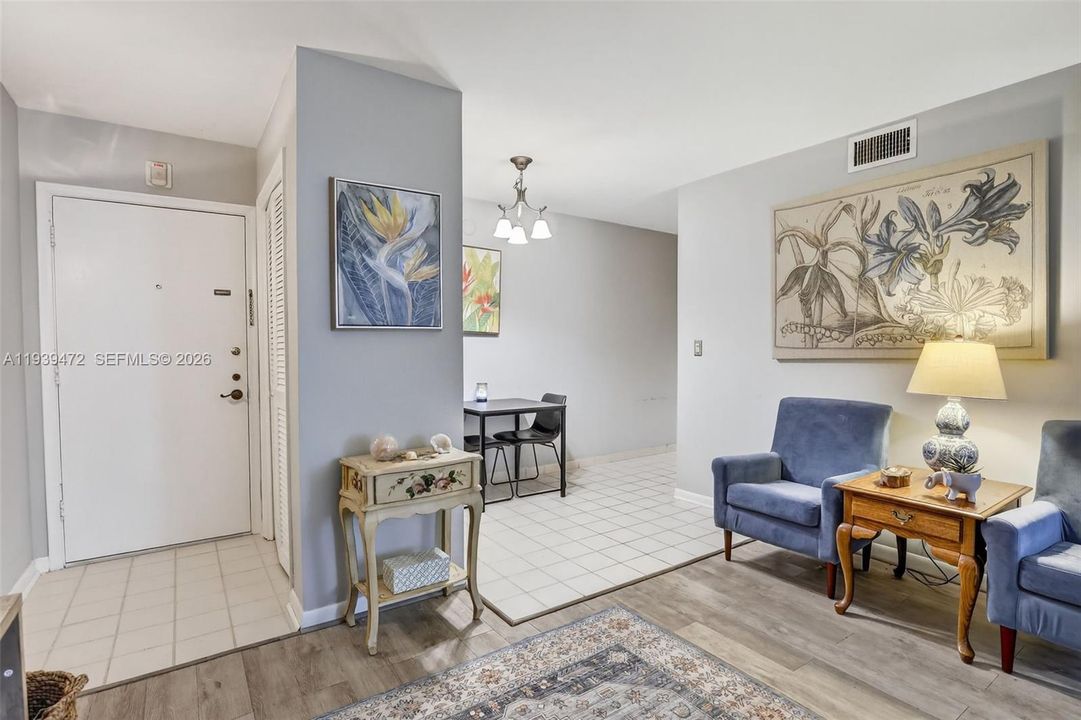 待售: $138,500 (1 贝兹, 1 浴室, 750 平方英尺)