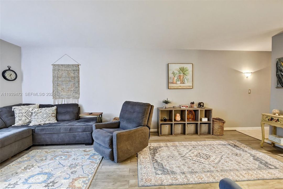 待售: $138,500 (1 贝兹, 1 浴室, 750 平方英尺)