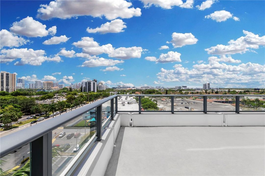 For Rent: $3,800 (1 beds, 2 baths, 842 Square Feet)