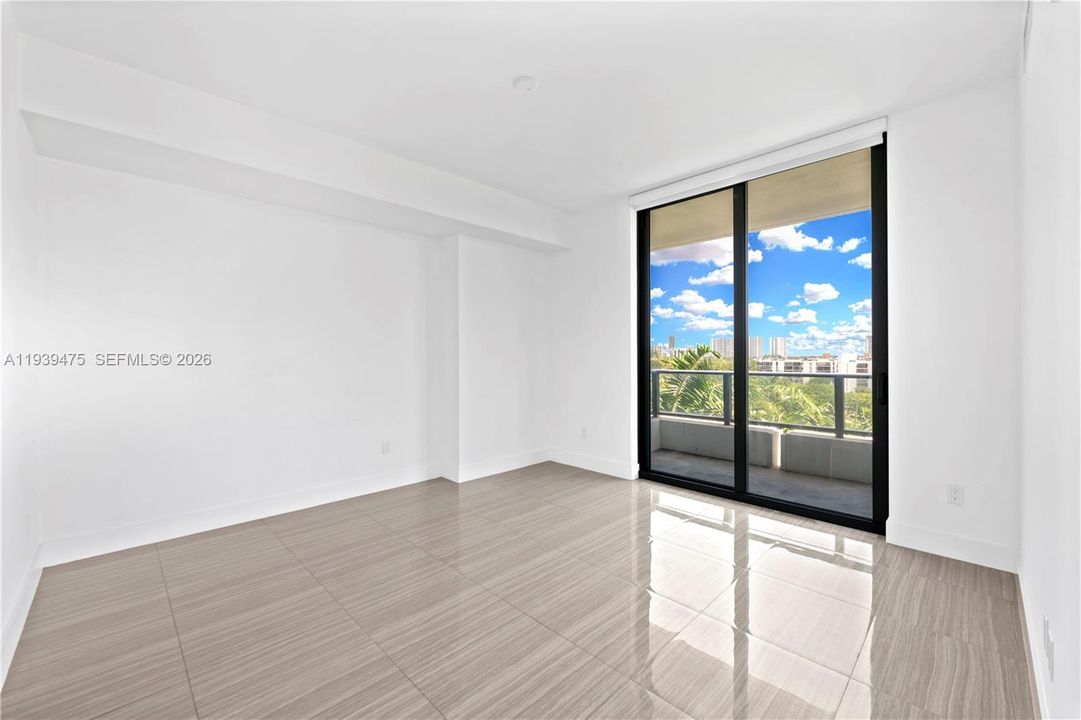 For Rent: $3,800 (1 beds, 2 baths, 842 Square Feet)