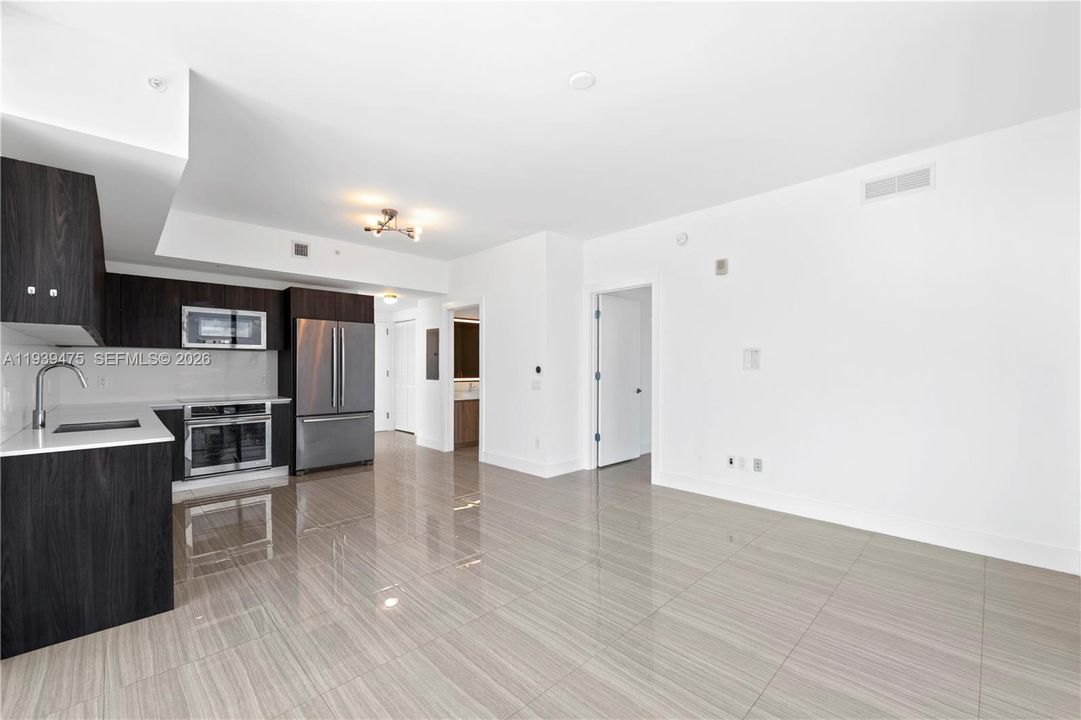 For Rent: $3,800 (1 beds, 2 baths, 842 Square Feet)