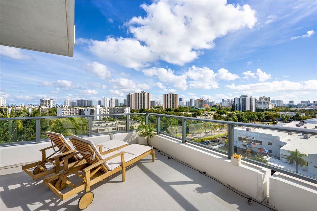 For Rent: $3,800 (1 beds, 2 baths, 842 Square Feet)