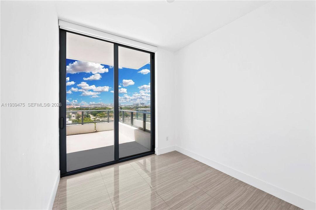 For Rent: $3,800 (1 beds, 2 baths, 842 Square Feet)