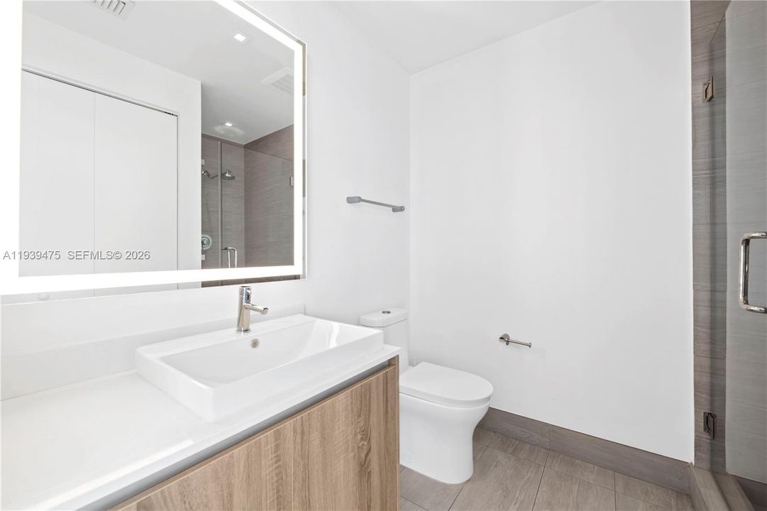 For Rent: $3,800 (1 beds, 2 baths, 842 Square Feet)