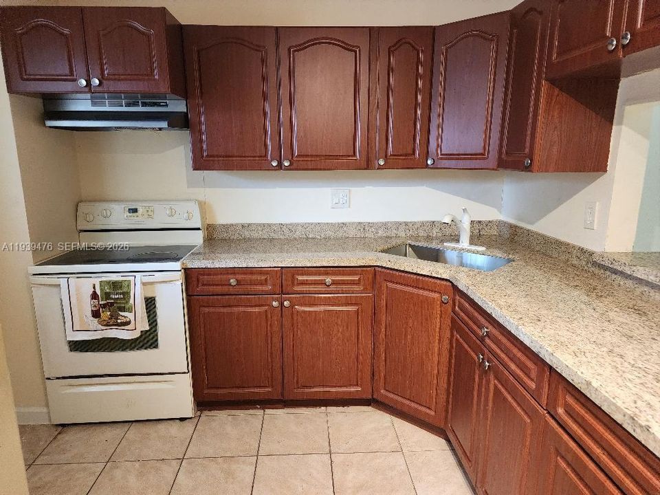 For Rent: $1,800 (2 beds, 2 baths, 1020 Square Feet)