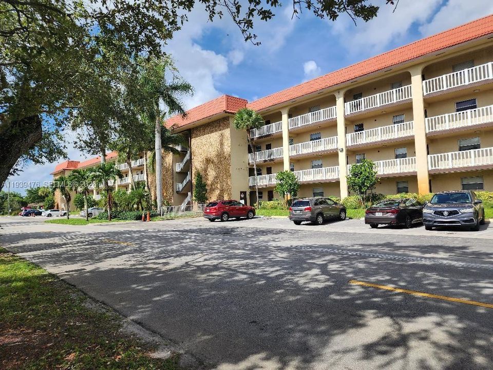 For Rent: $1,800 (2 beds, 2 baths, 1020 Square Feet)