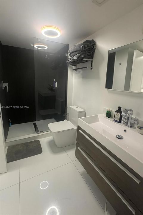 For Rent: $2,750 (2 beds, 2 baths, 1094 Square Feet)