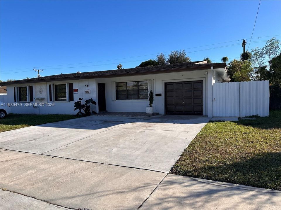 待售: $630,000 (4 贝兹, 2 浴室, 1401 平方英尺)