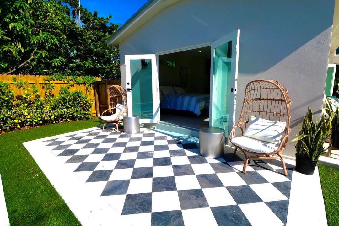 For Rent: $12,900 (4 beds, 3 baths, 1952 Square Feet)