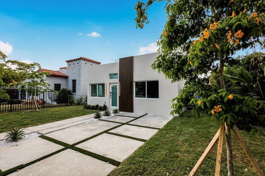 For Rent: $12,900 (4 beds, 3 baths, 1952 Square Feet)