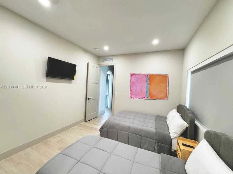 For Rent: $12,900 (4 beds, 3 baths, 1952 Square Feet)