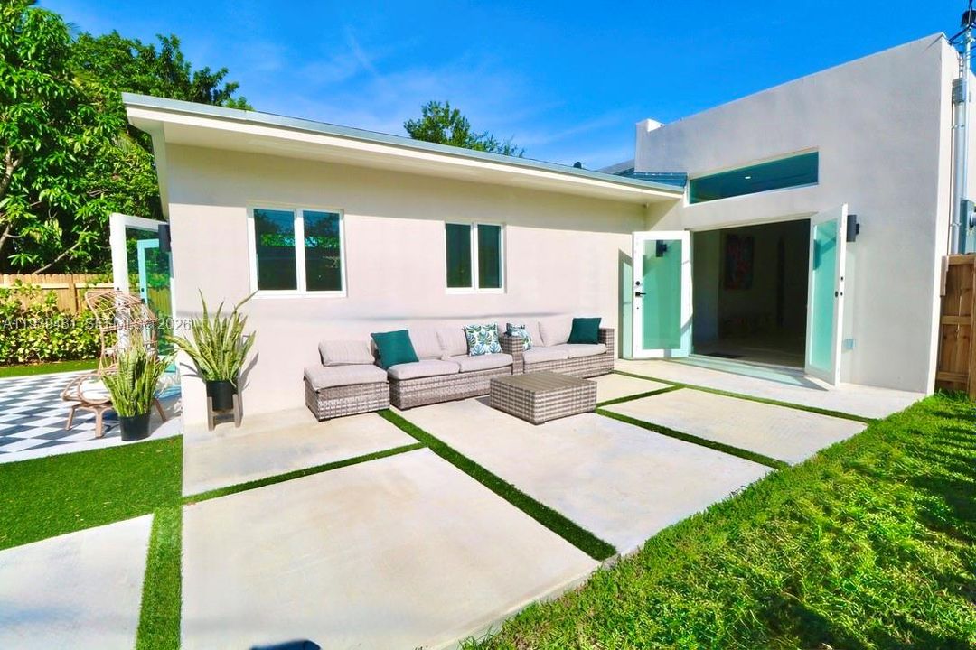 For Rent: $12,900 (4 beds, 3 baths, 1952 Square Feet)