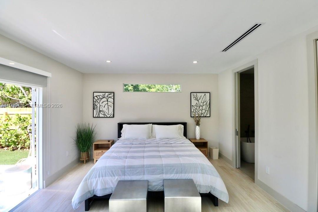 For Rent: $12,900 (4 beds, 3 baths, 1952 Square Feet)