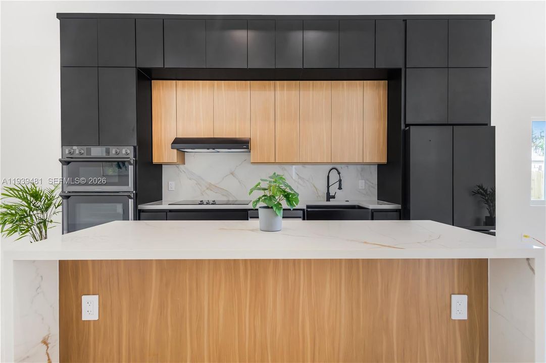 For Rent: $12,900 (4 beds, 3 baths, 1952 Square Feet)