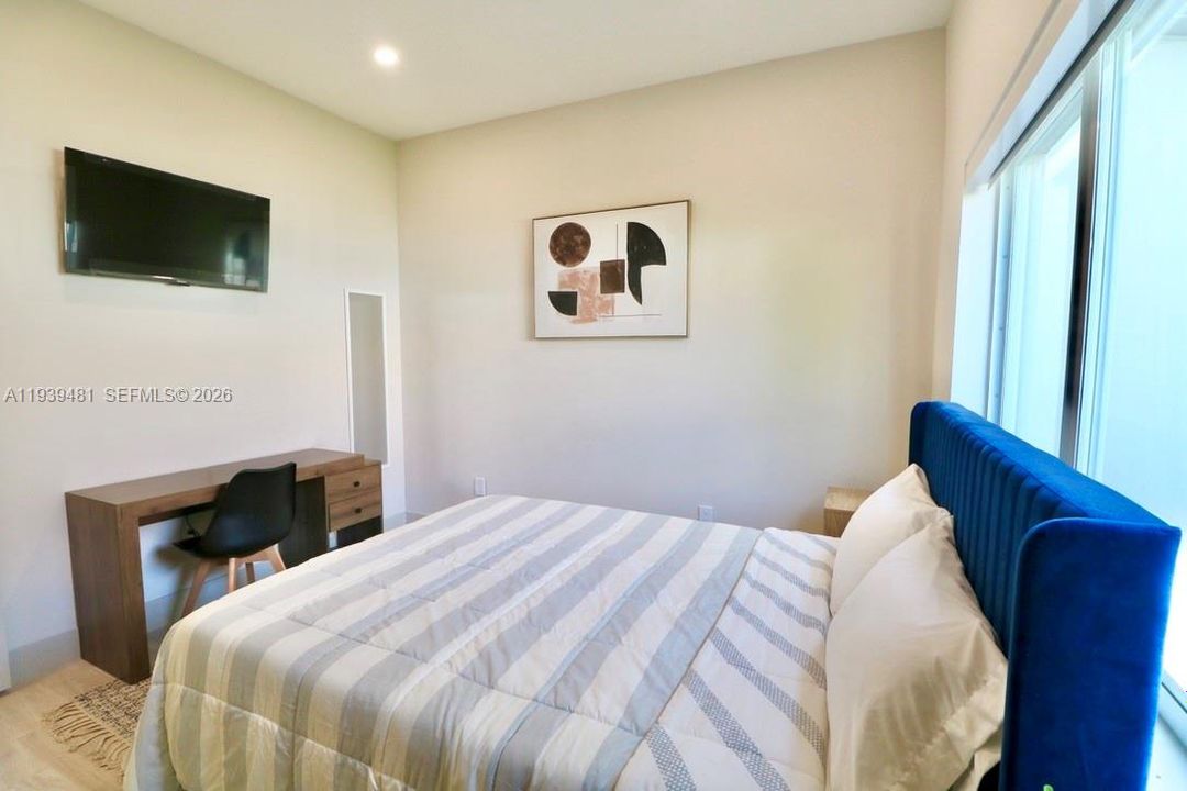 For Rent: $12,900 (4 beds, 3 baths, 1952 Square Feet)