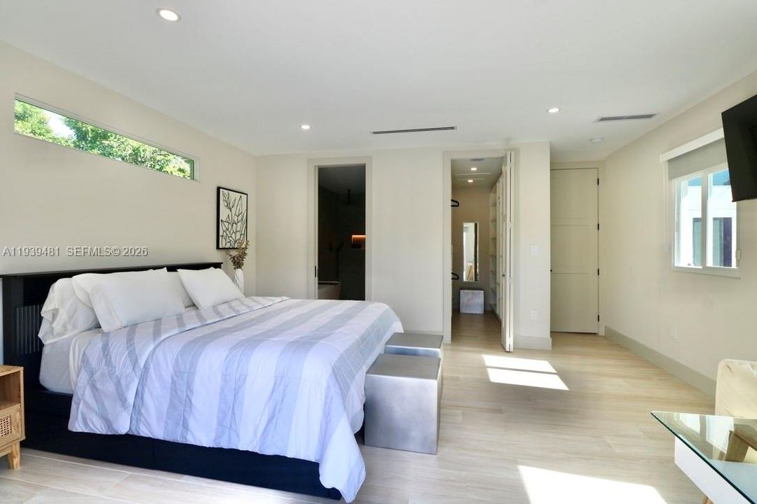 For Rent: $12,900 (4 beds, 3 baths, 1952 Square Feet)