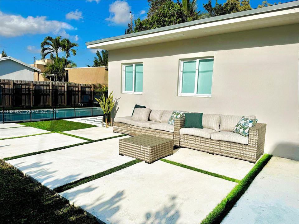 For Rent: $12,900 (4 beds, 3 baths, 1952 Square Feet)