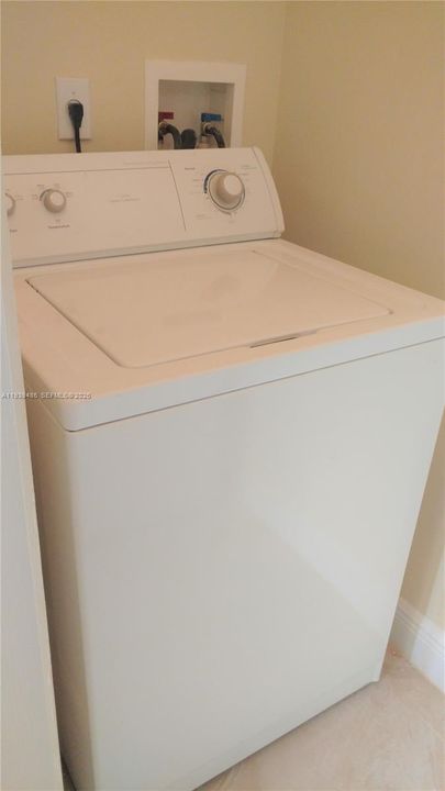 В аренду: $1,900 (1 спален, 1 ванн, 775 Квадратных фут)