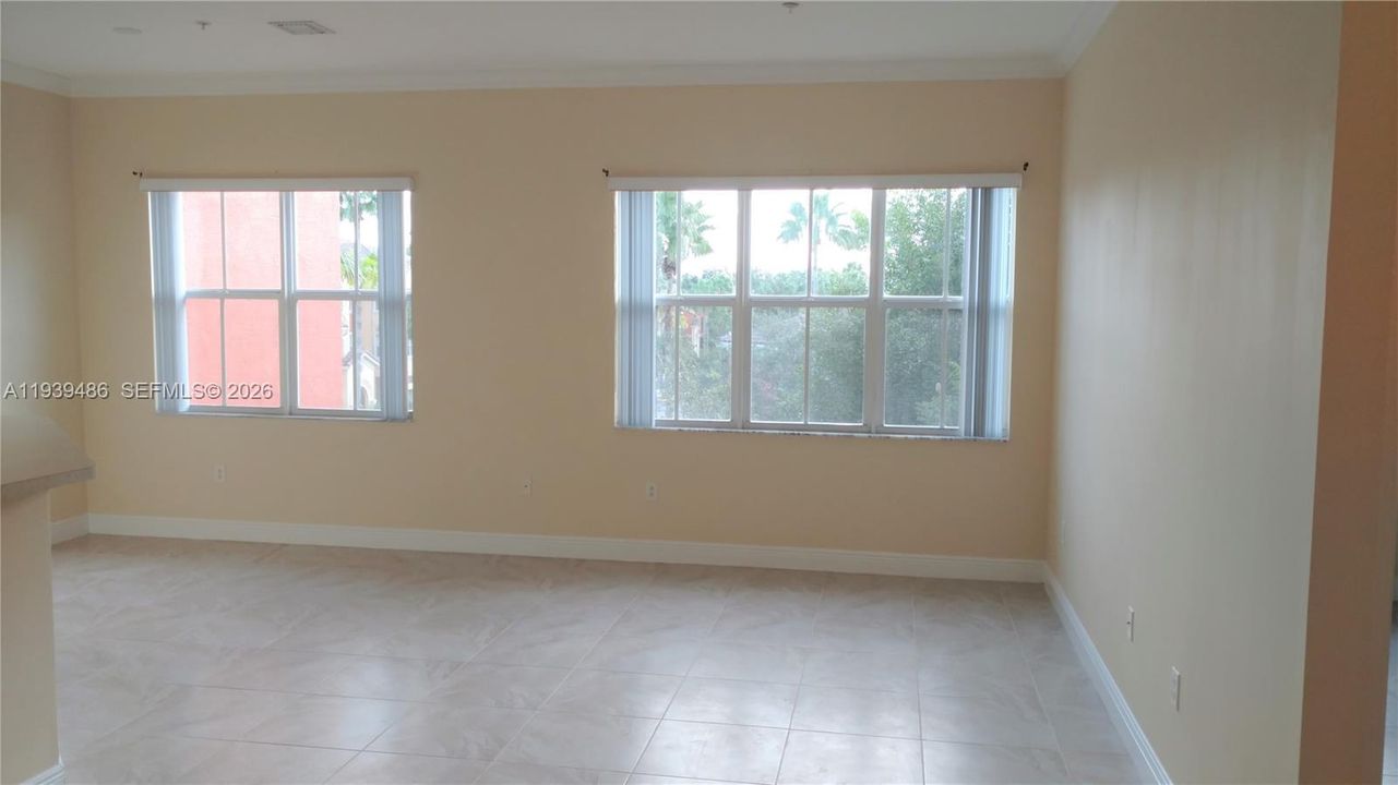 В аренду: $1,900 (1 спален, 1 ванн, 775 Квадратных фут)