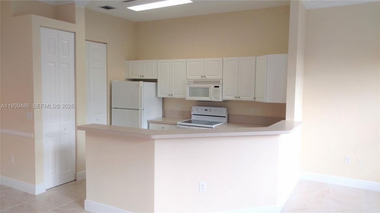 В аренду: $1,900 (1 спален, 1 ванн, 775 Квадратных фут)