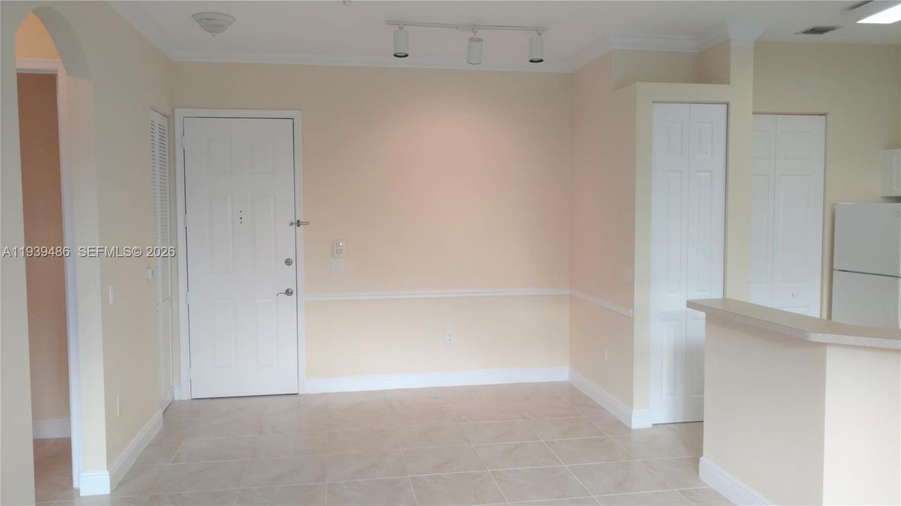 В аренду: $1,900 (1 спален, 1 ванн, 775 Квадратных фут)