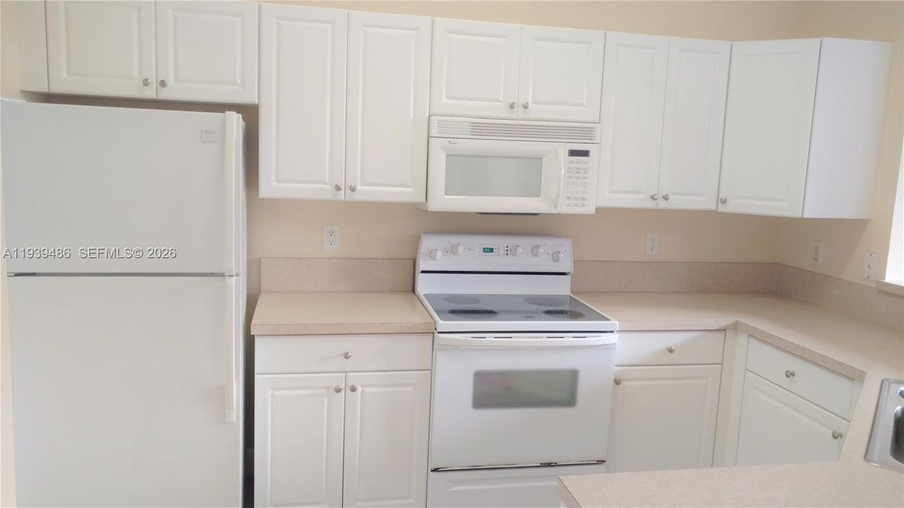 В аренду: $1,900 (1 спален, 1 ванн, 775 Квадратных фут)