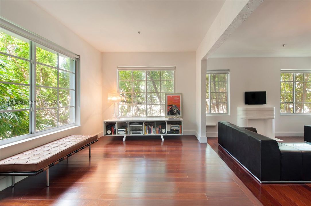 For Rent: $3,000 (1 beds, 1 baths, 1072 Square Feet)