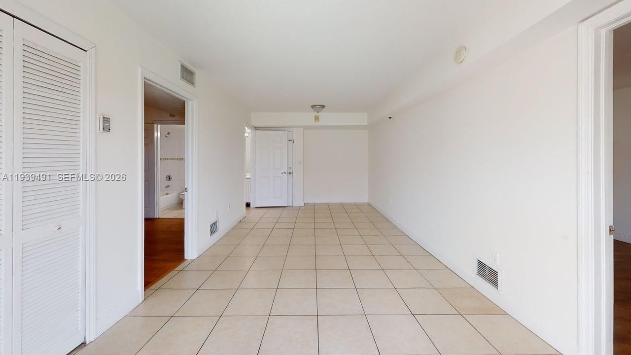 For Sale: $260,000 (2 beds, 2 baths, 900 Square Feet)