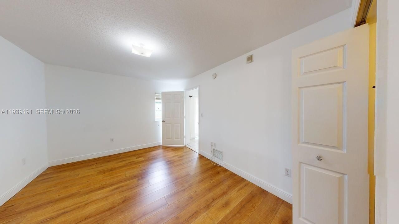 For Sale: $260,000 (2 beds, 2 baths, 900 Square Feet)