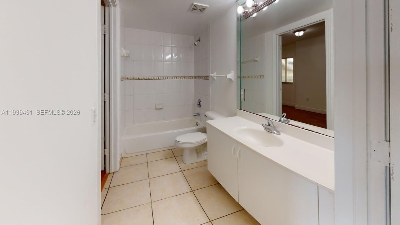 For Sale: $260,000 (2 beds, 2 baths, 900 Square Feet)