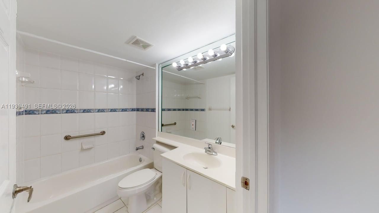 For Sale: $260,000 (2 beds, 2 baths, 900 Square Feet)